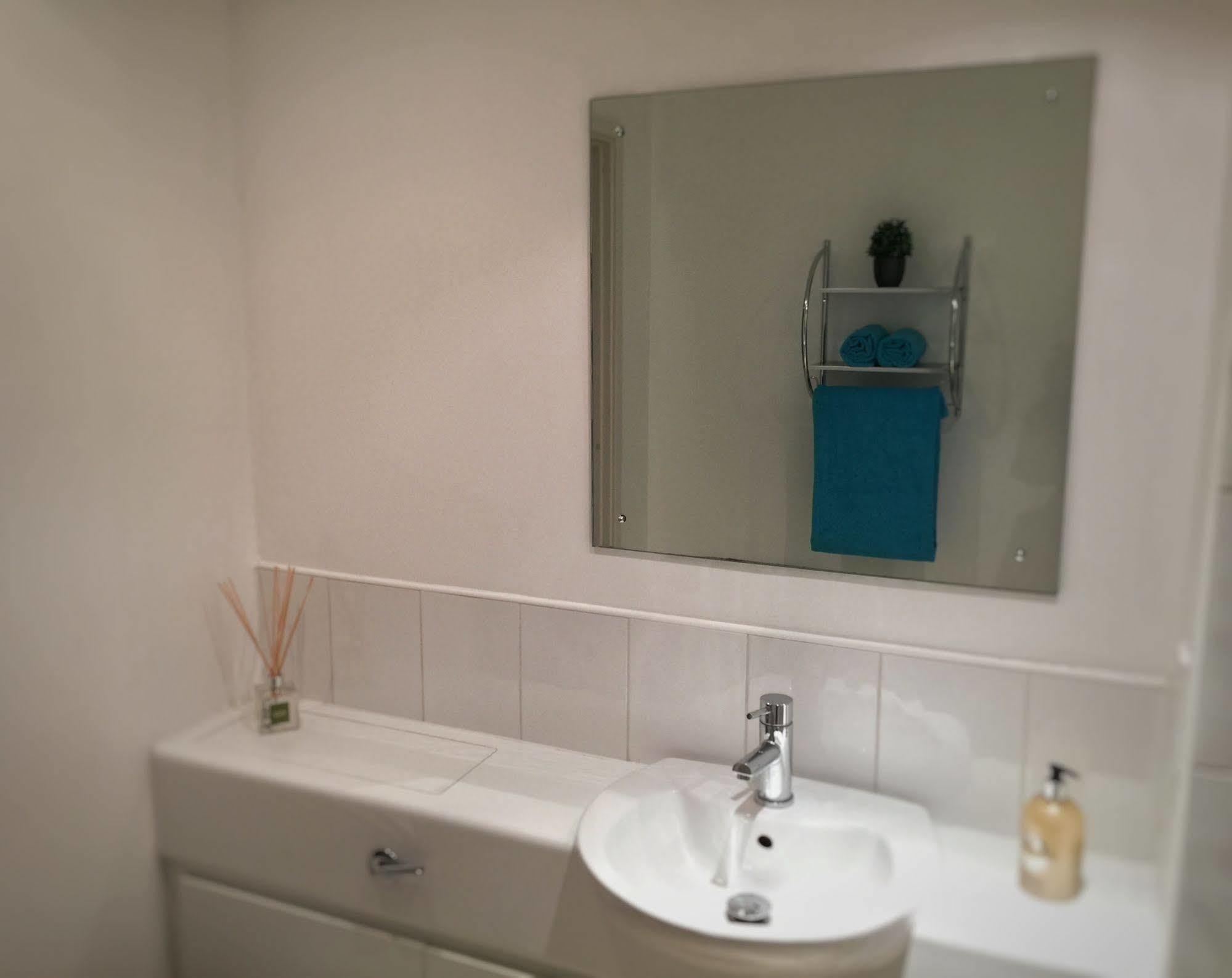 The Cathedral Suite Apartment With Love Your Stay Sheffield Eksteriør bilde